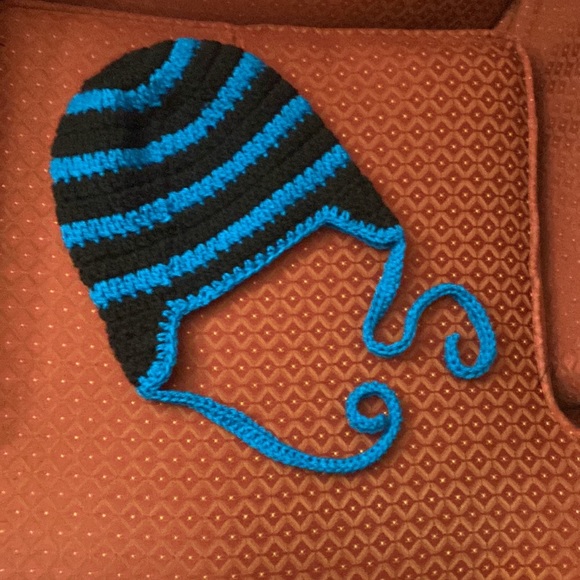 Earflap beanie - Picture 3 of 3